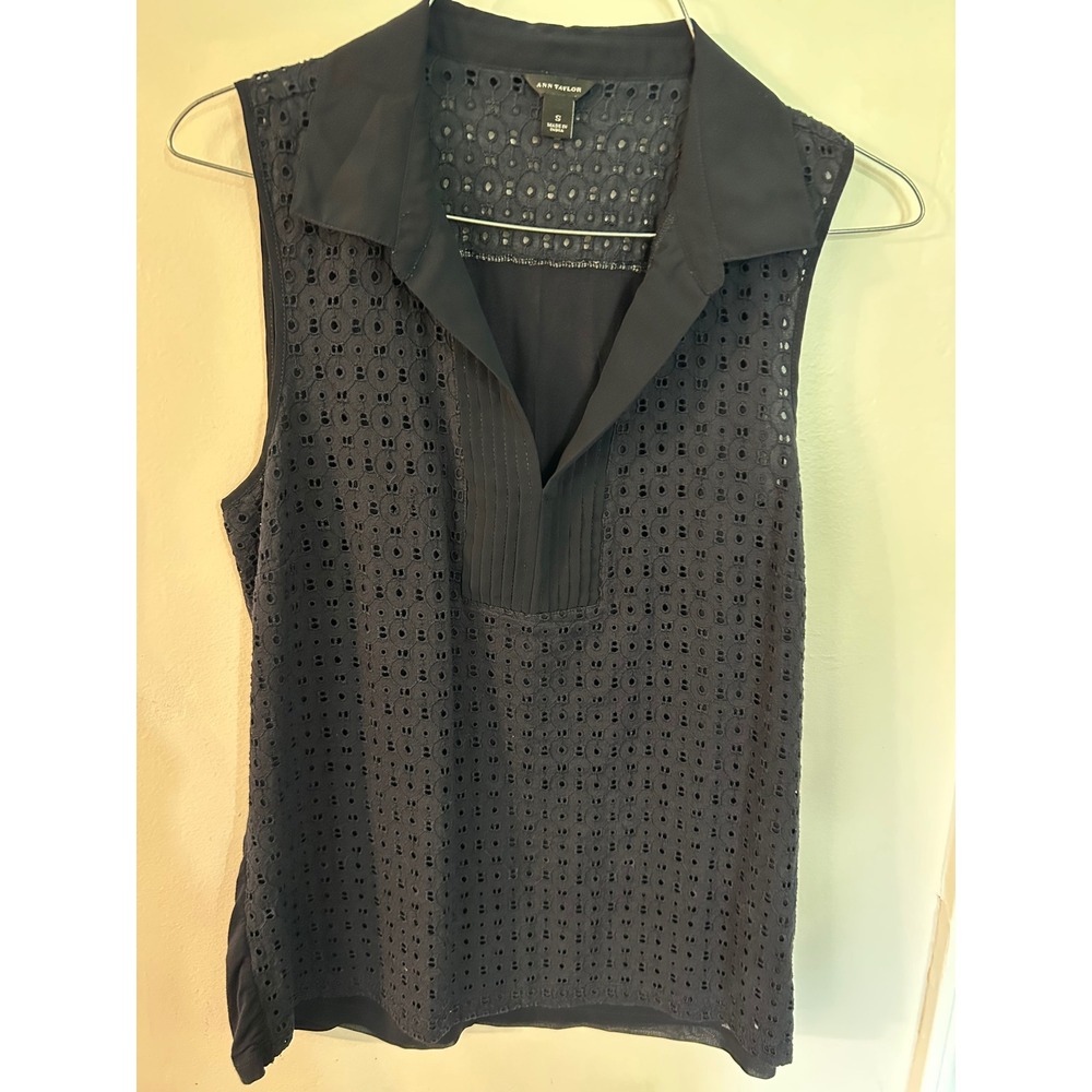 Ann Taylor Womens Black Eyelet Lace Sleeveless Blouse Pleated Bib Top Small